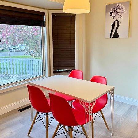 YYC Gorgeous House&30 Second Bus Station Close C-Train& Free Parking מראה חיצוני תמונה