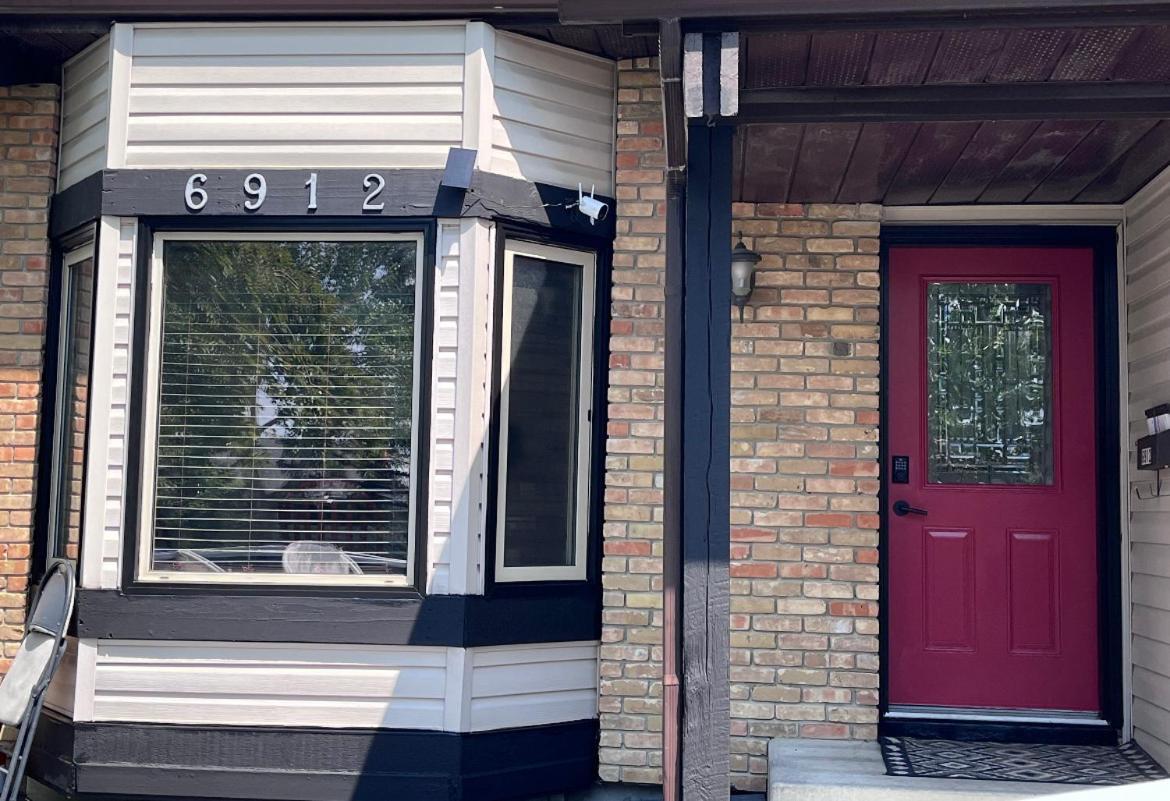 YYC Gorgeous House&30 Second Bus Station Close C-Train& Free Parking מראה חיצוני תמונה