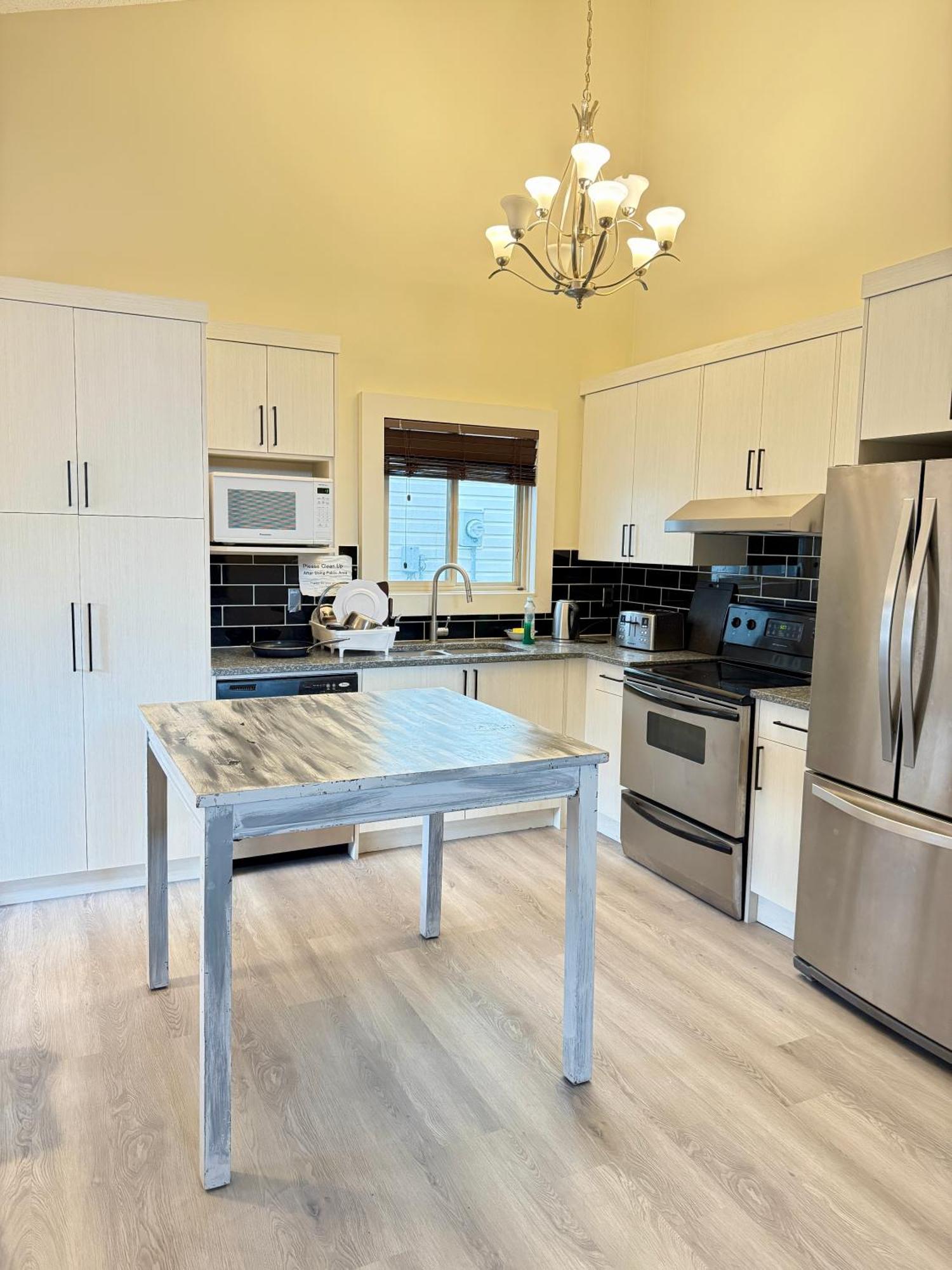 YYC Gorgeous House&30 Second Bus Station Close C-Train& Free Parking מראה חיצוני תמונה