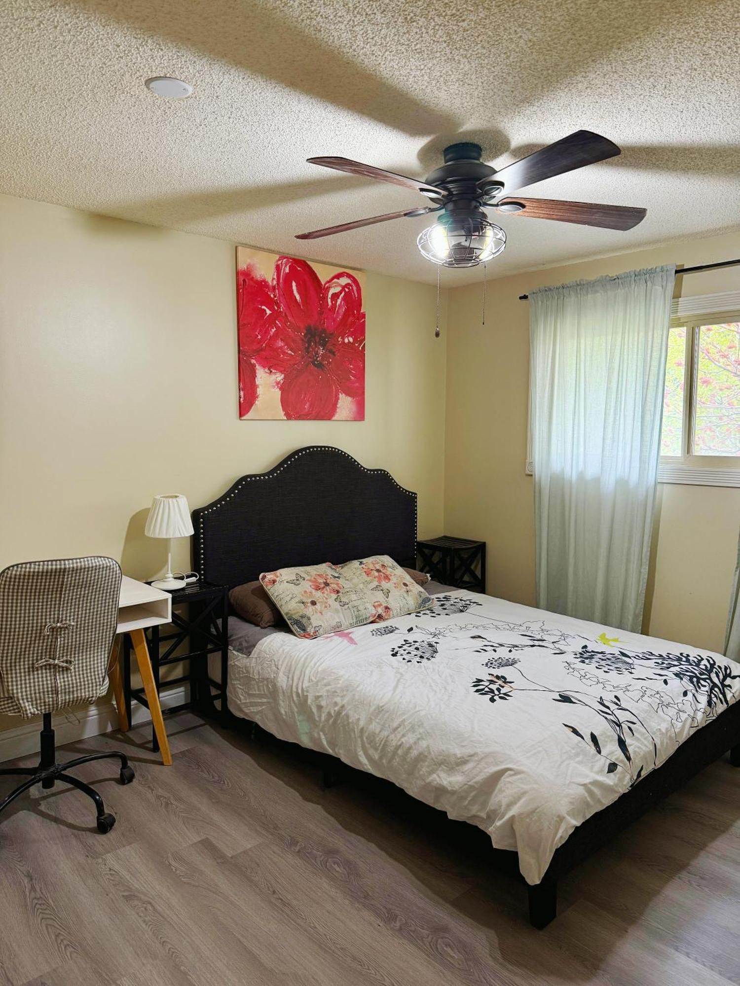 YYC Gorgeous House&30 Second Bus Station Close C-Train& Free Parking מראה חיצוני תמונה
